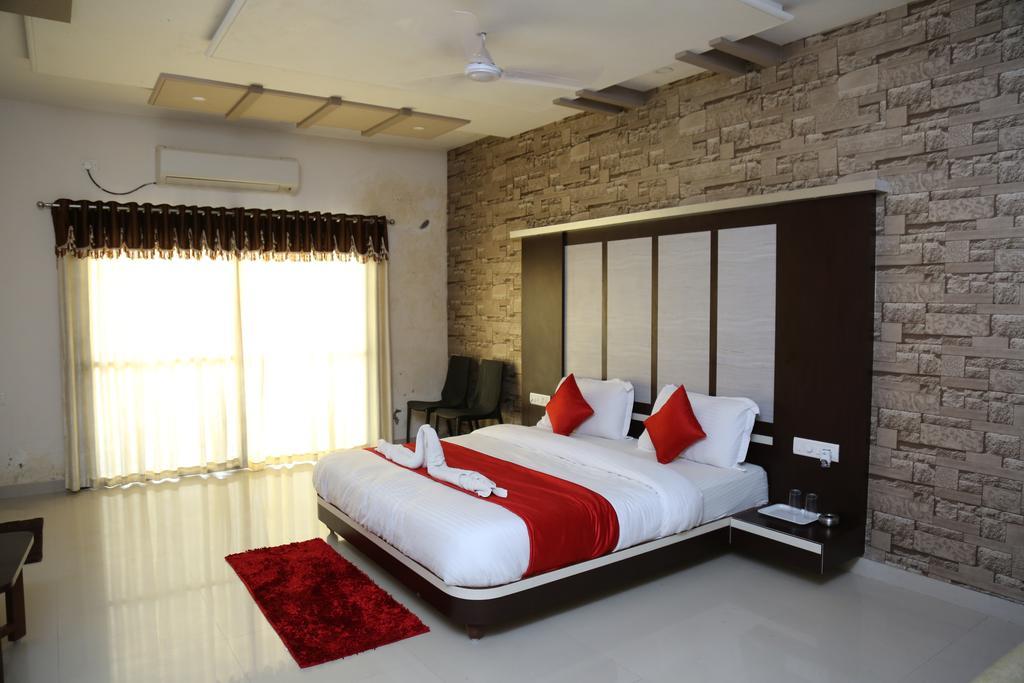 Hotel Rudra Plaza Dwārka Kültér fotó