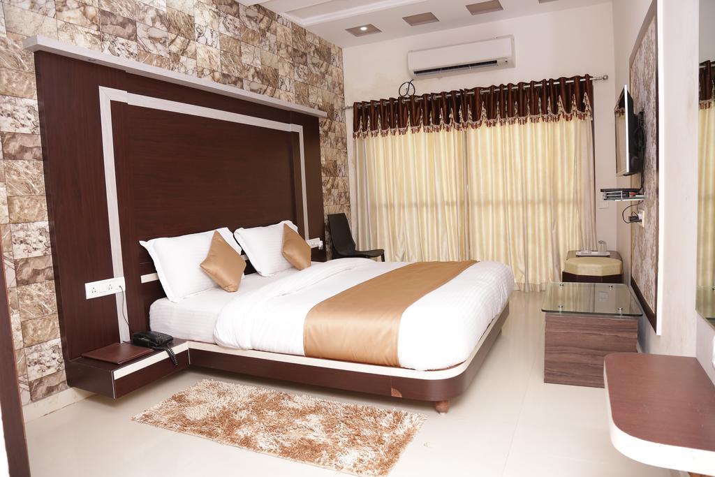 Hotel Rudra Plaza Dwārka Kültér fotó