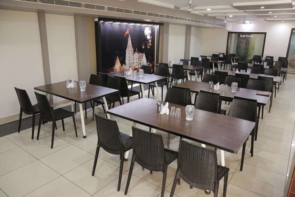 Hotel Rudra Plaza Dwārka Kültér fotó