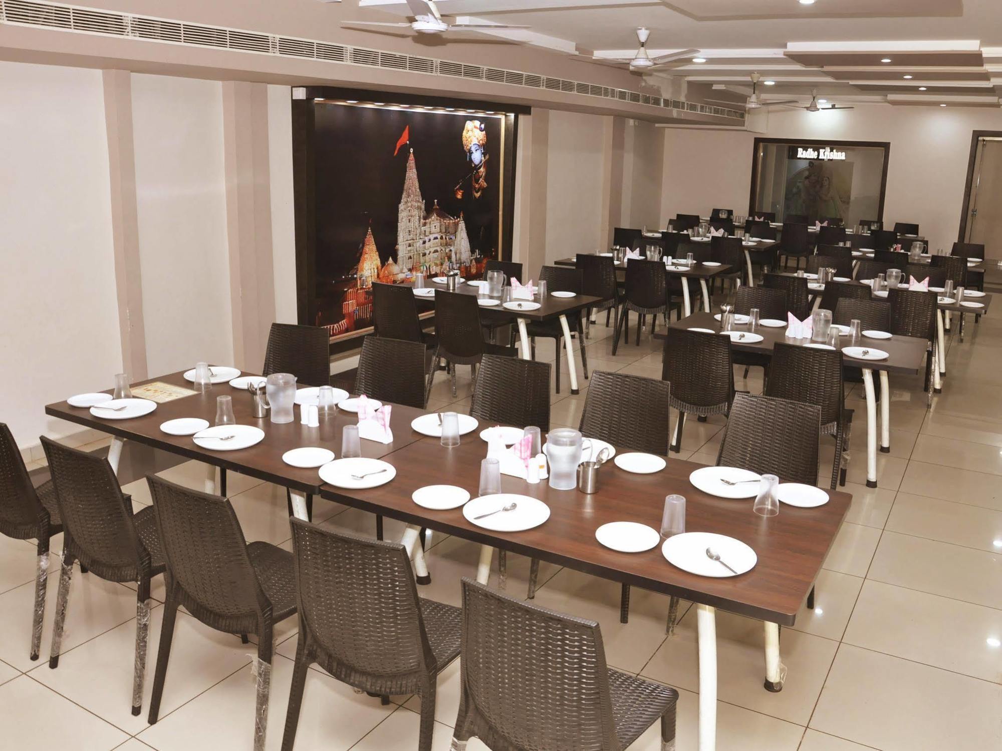 Hotel Rudra Plaza Dwārka Kültér fotó