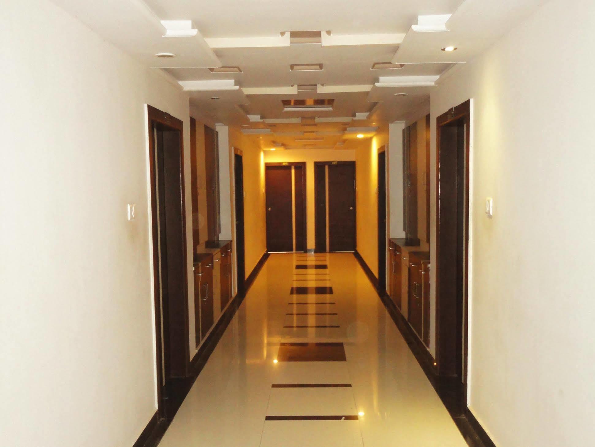 Hotel Rudra Plaza Dwārka Kültér fotó